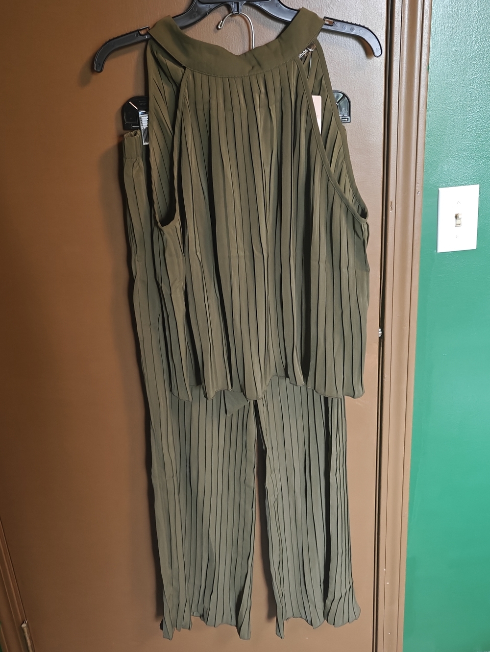 Fashion Women's Pleated Olive Green Tank & Bottoms - XL